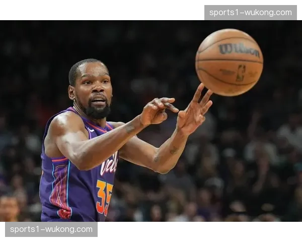 火箭杜兰特减少持球发起，更多扮演底角埋伏终结点